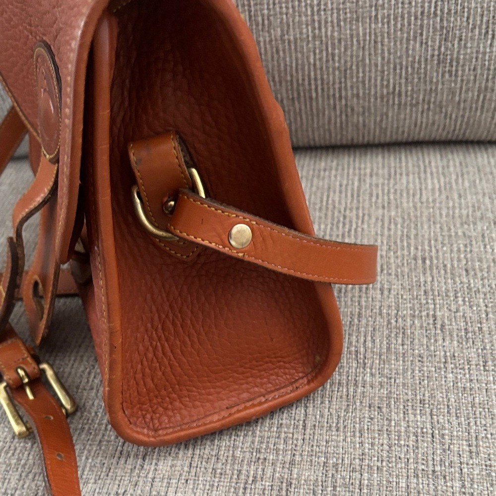 Vintage Like NEW Dooney & Bourke Saddle Pebbled Leather Crossbody Bag - Picture 8 of 12